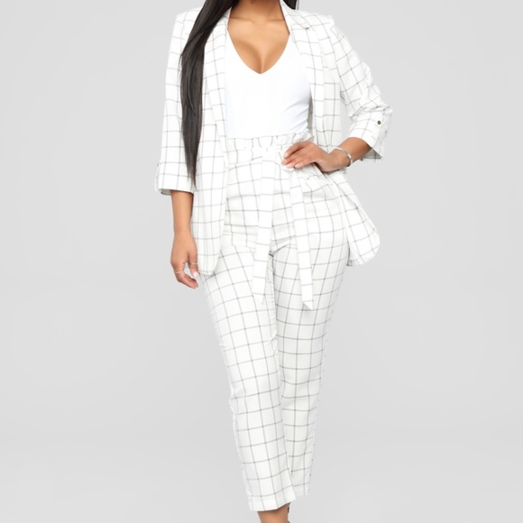 Fashion Nova Pants - **NEW ** White 2 Piece Printed Blazer Set